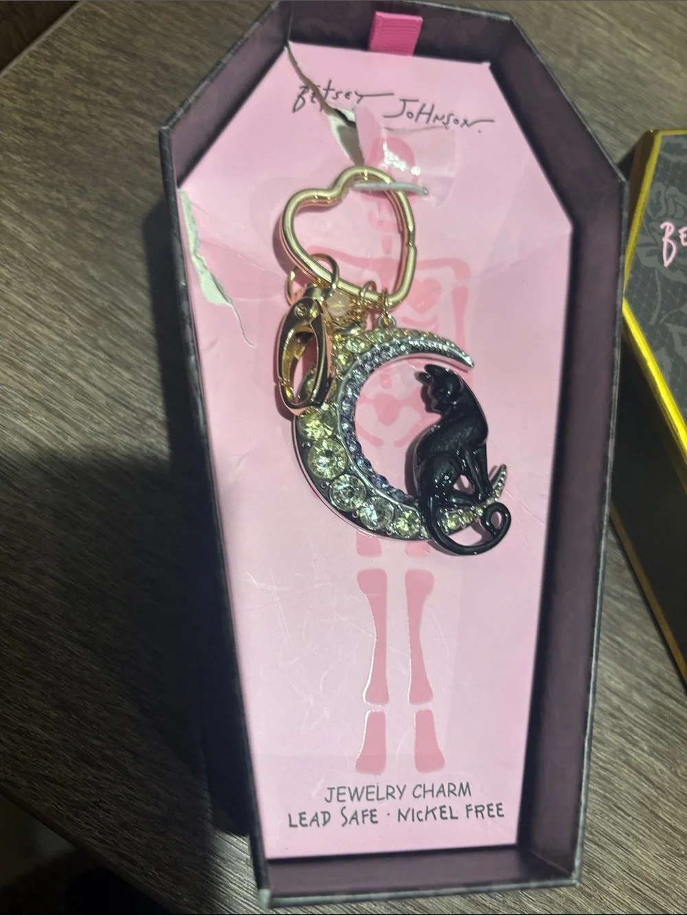 Betsey Johnson key holder Halloween with rhinestones moon with black cat